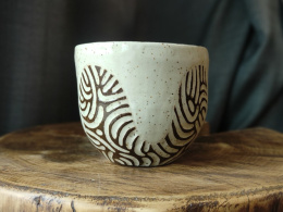 Kubek z serii Wariacje ceramiczny ręcznie lepiony i zdobiony - 3